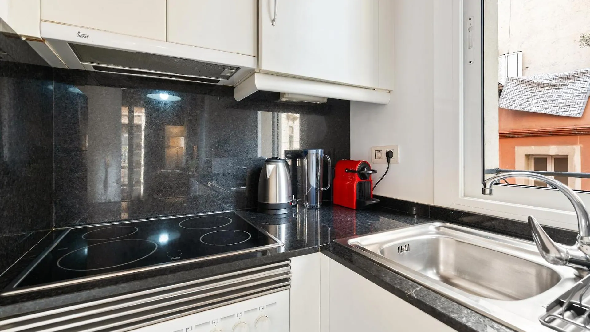 Lodging Apartments Barceloneta Beach Studio 12  Барселона